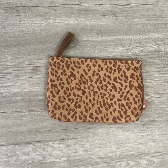 NWOT Ipsy Brown and Pink Leopard Tassel Makeup Bag - Picture 1 of 4